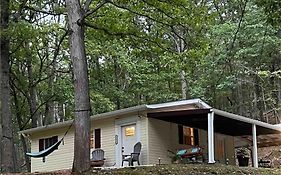 Cozy Cabin, Minutes From Lost River State Park